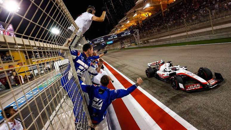 Haas comemora o 5º lugar de Magnussen. O sucesso incomoda...